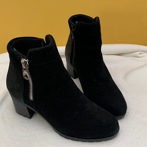 Cougar Waterproof Black ankle boots, size 7